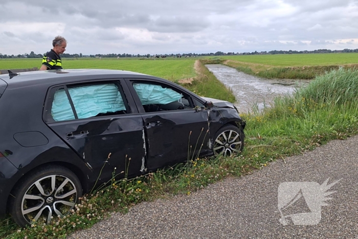 Automobilist onder invloed slaat over de kop, en probeert te vluchten