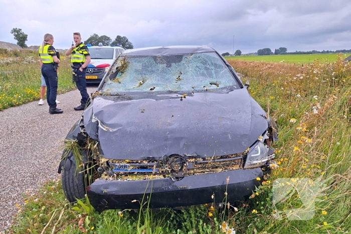 Automobilist onder invloed slaat over de kop, en probeert te vluchten