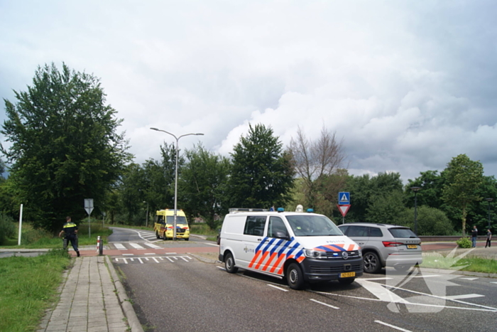 Fietser geschept door automobilist op oversteekplaats
