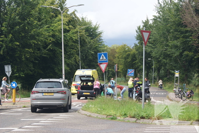 Fietser geschept door automobilist op oversteekplaats
