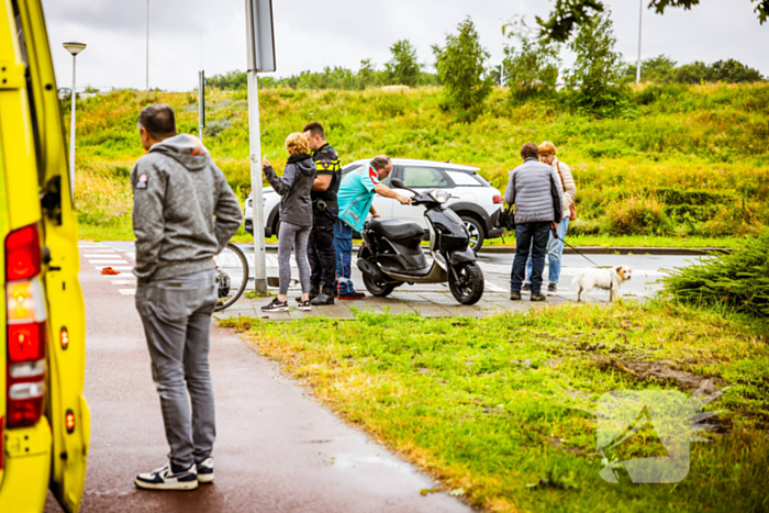 Brommerrijder gaat onderuit na botsing