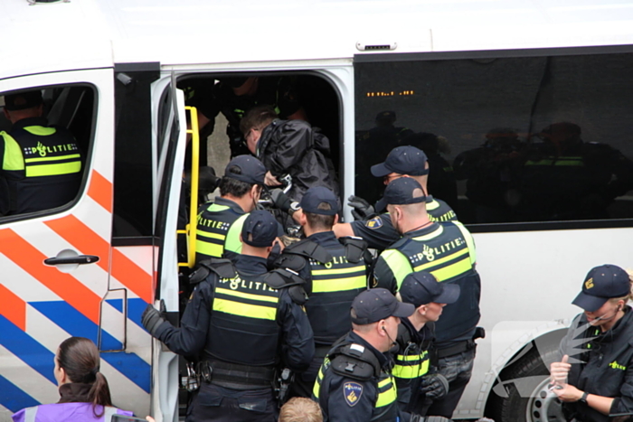 XR demonstreert tegen nieuw kabinet en blokkeert de A12