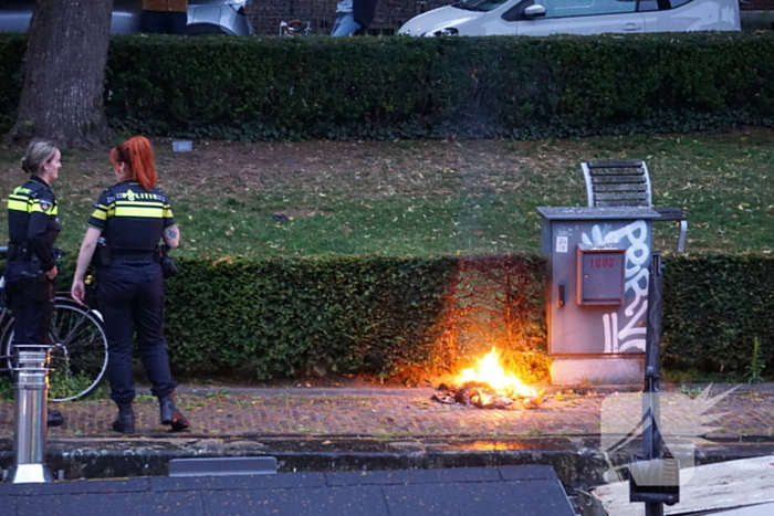 Brandweer blust brand dichtbij Elektrakast