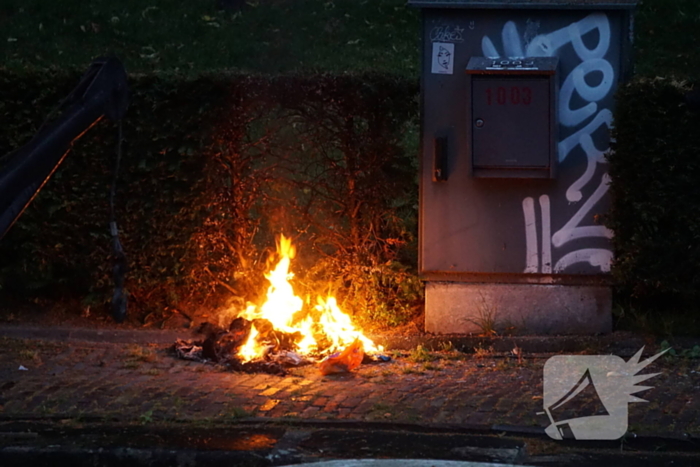 Brandweer blust brand dichtbij Elektrakast