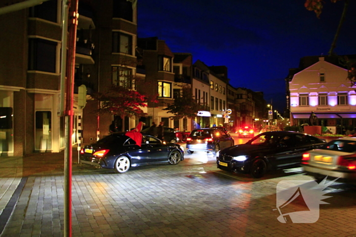 Toeterende automobilisten na winst Turkije