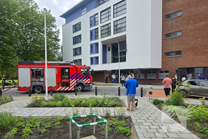 Brandweer ontruimd flatgebouw