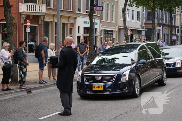 Ereronde overleden journalist Jacques d'Ancona