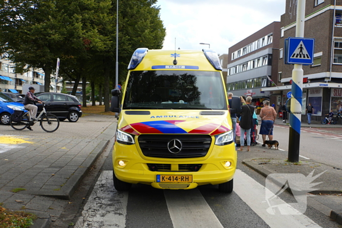 Scooter met twee opzittenden aangereden door automobilist