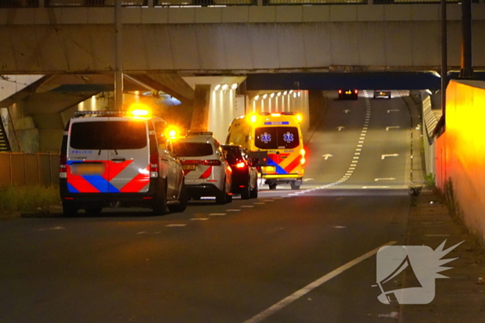 Twee voertuigen botsen achterop elkaar