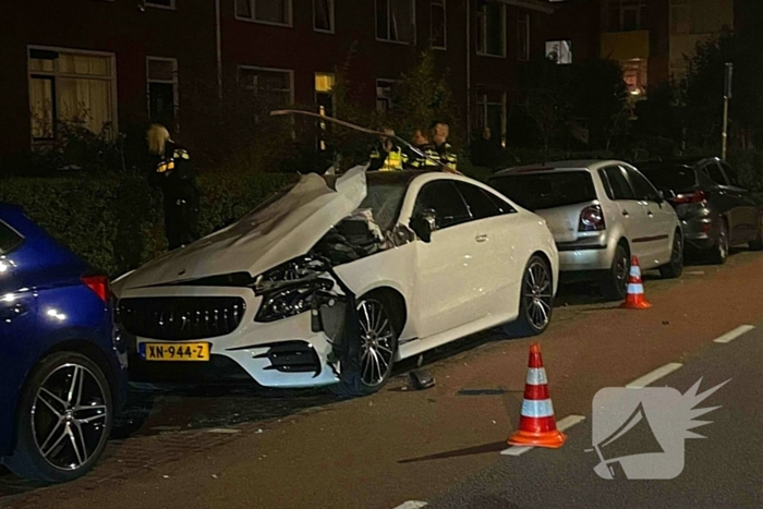 Auto zwaar beschadigd na explosie