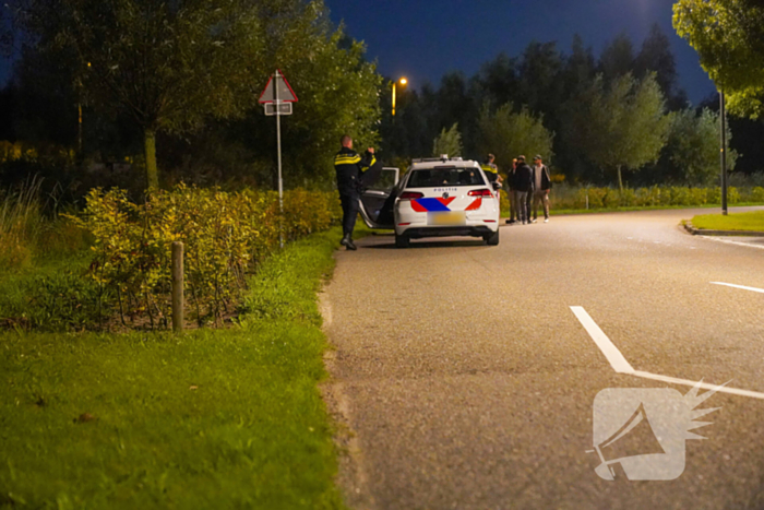 Auto te water op industrieterrein