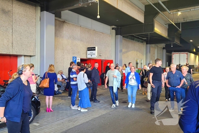 Evacuatie bij musical Moulin Rouge! met Carlo Boszhard na brandalarm