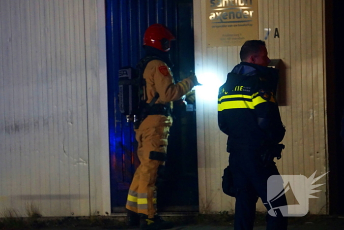 Brand in een gebouw bij een fabriek