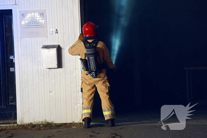 Brand in een gebouw bij een fabriek
