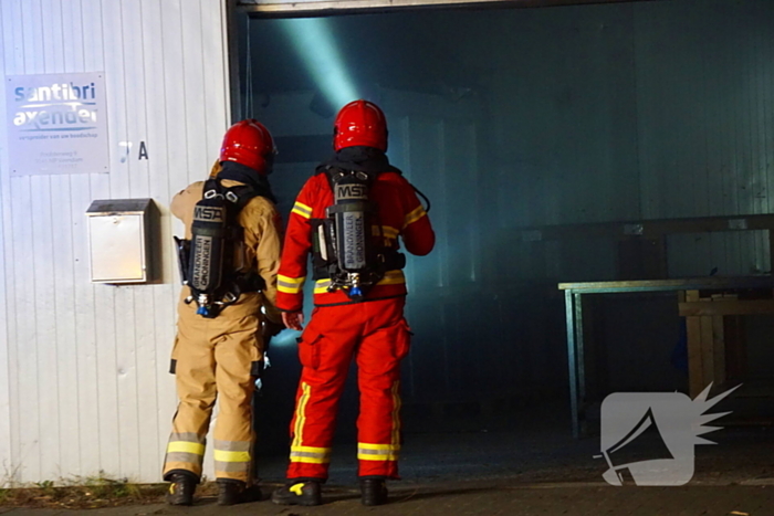Brand in een gebouw bij een fabriek