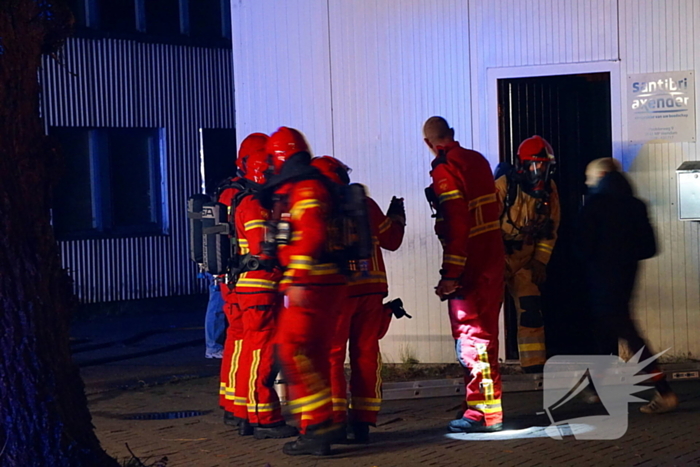 Brand in een gebouw bij een fabriek
