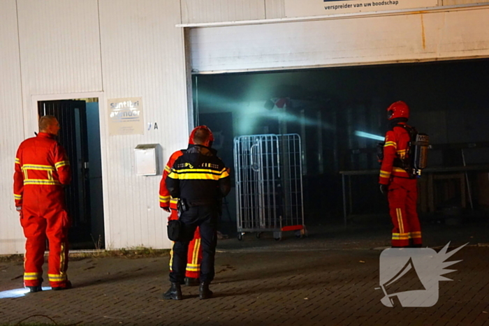 Brand in een gebouw bij een fabriek