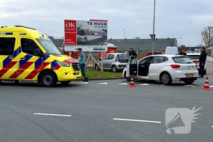 Twee personenwagens betrokken bij verkeersongeval
