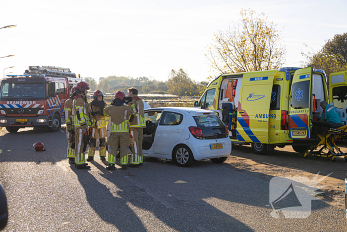 Onderzoek naar oorzaak botsing tussen twee auto's