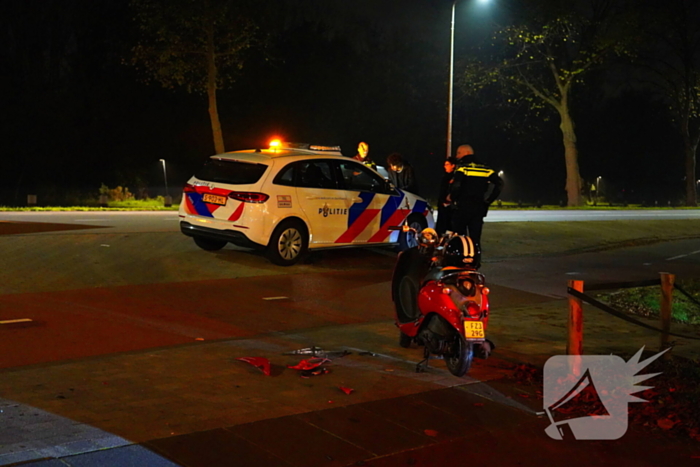 Scooterrijdster geschept door afslaande automoblist