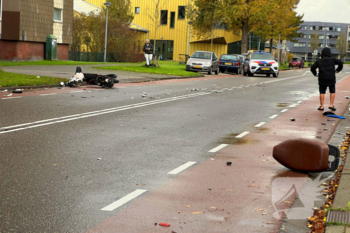 Scooterrijder springt van scooter vlak voor aanrijding