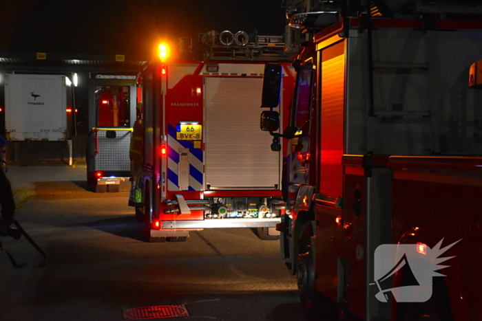 Bedrijfspand pakketbezorger ontruimd vanwege brand