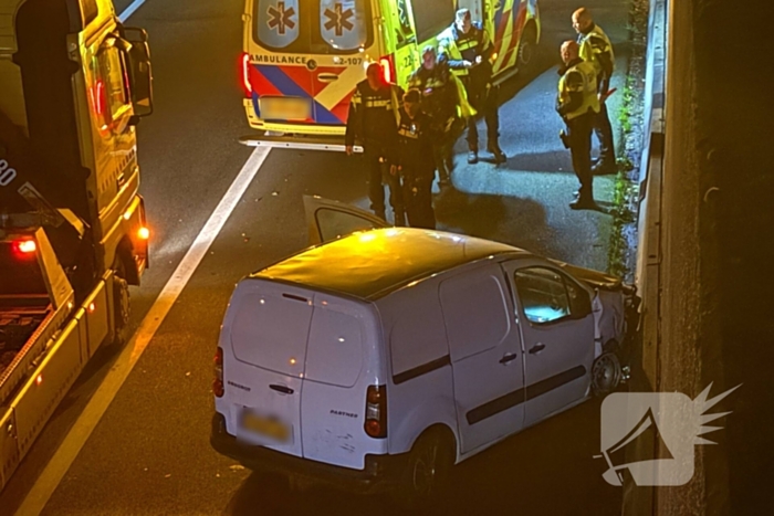 Persoon gewond bij eenzijdig ongeval op snelweg