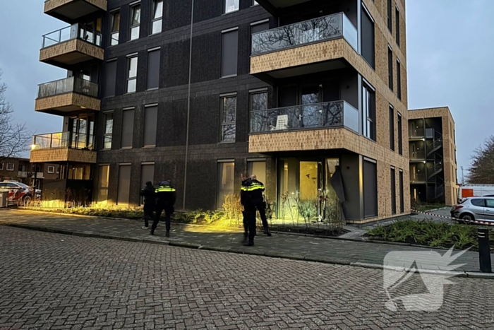 Gevel appartementencomplex beschadigd door explosie
