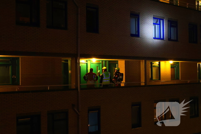 Brandweer ramt deur open vanwege afgaande melder