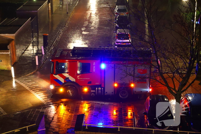 Brandweer ramt deur open vanwege afgaande melder