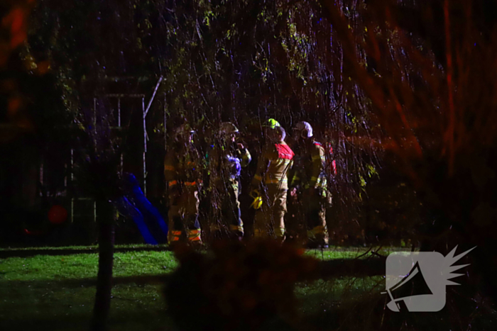 Brand in schoorsteen van woning met rieten kap