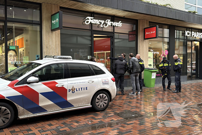 Politie onderzoekt overval op juwelier