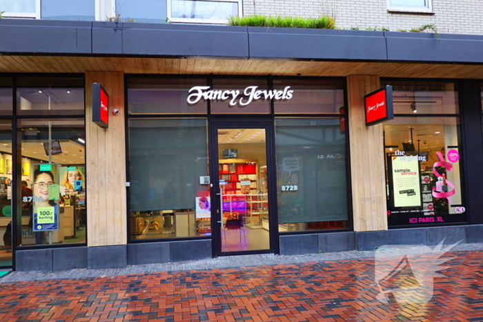 Politie onderzoekt overval op juwelier