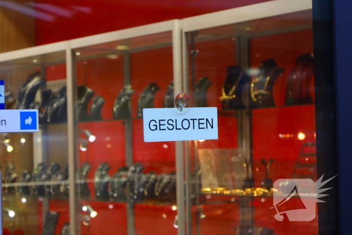 Politie onderzoekt overval op juwelier