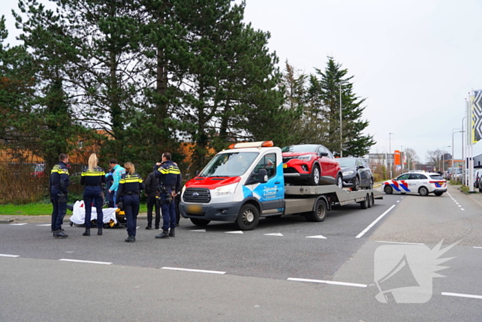 Vrouw op fiets gewond bij aanrijding op bekende kruising
