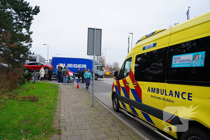Vrouw op fiets gewond bij aanrijding op bekende kruising