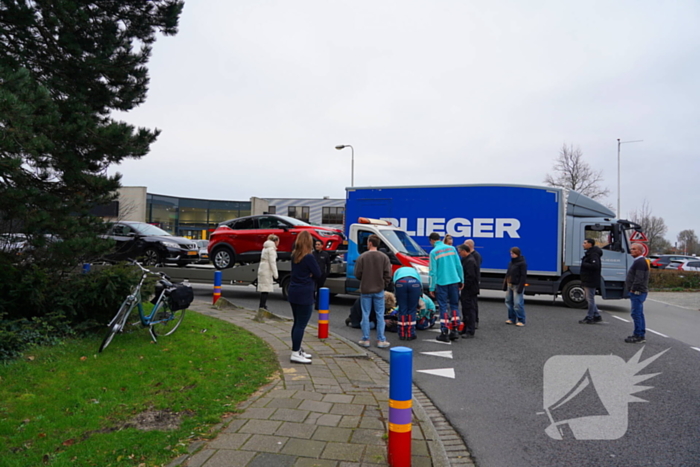 Vrouw op fiets gewond bij aanrijding op bekende kruising