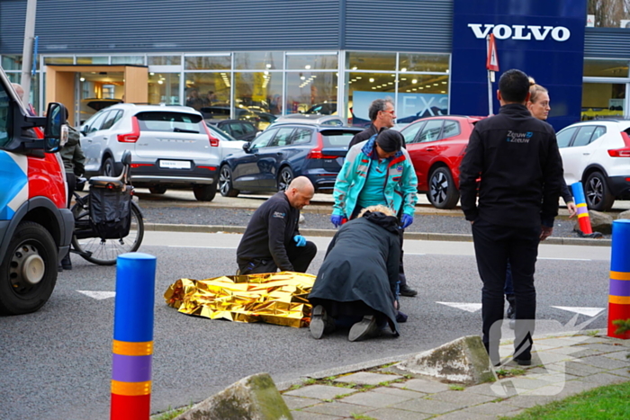 Vrouw op fiets gewond bij aanrijding op bekende kruising