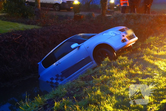 Automobiliste belandt in sloot tijdens keer actie