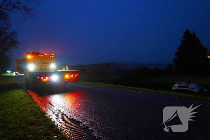 Automobiliste belandt in sloot tijdens keer actie