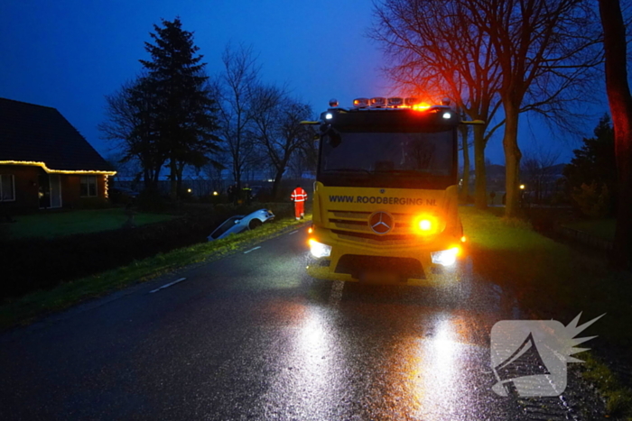 Automobiliste belandt in sloot tijdens keer actie