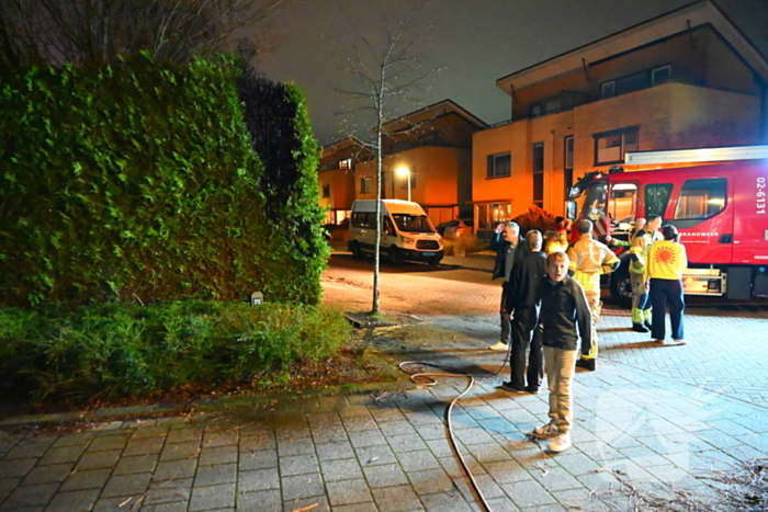 Bewoners blussen brand met tuinslang