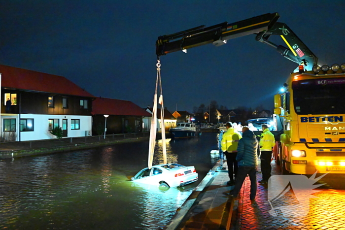 Twee personen uit water gered na ongeval