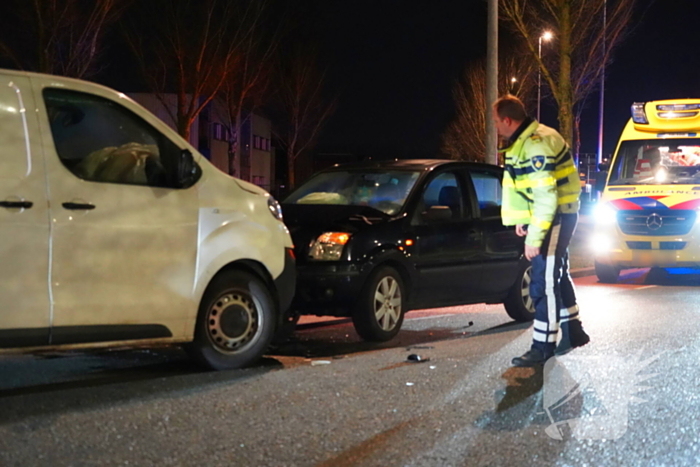 Bestuurder aangehouden na frontale aanrijding