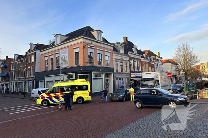 Verkeersregelaar gewond bij aanrijding