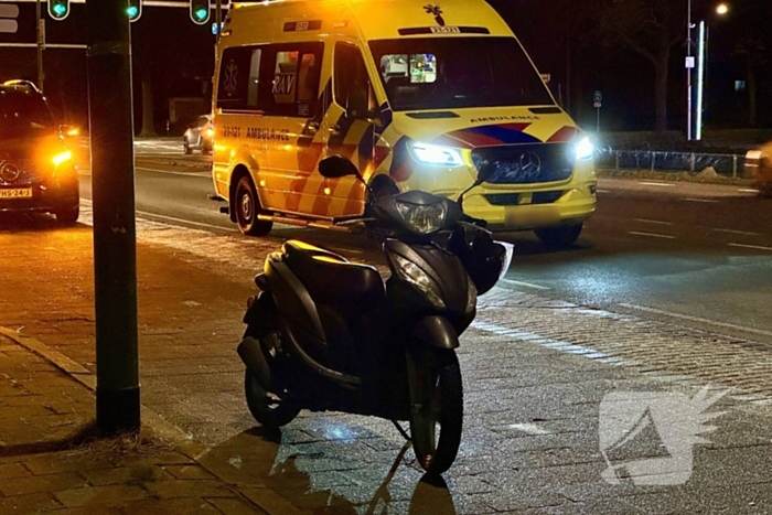 Scooterrijder komt in botsing met fietser