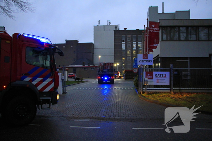 Brandende transportband in meelfabriek moeilijk bereikbaar