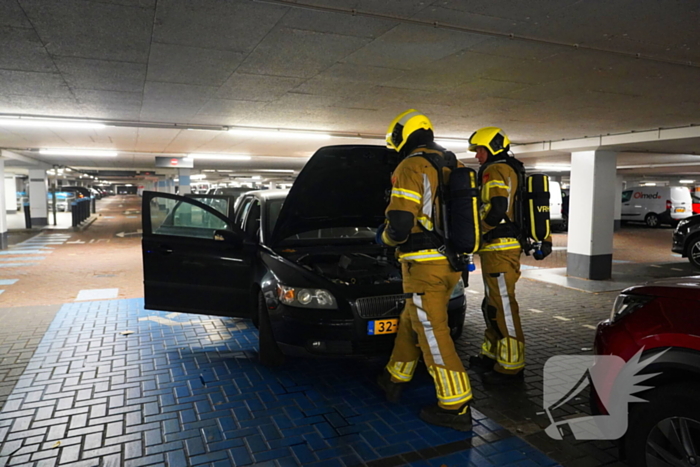 Mogelijk brand in parkeergarage