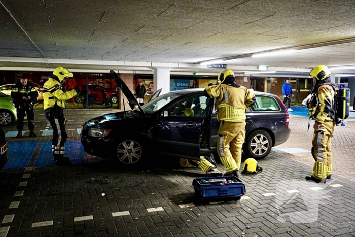 Mogelijk brand in parkeergarage