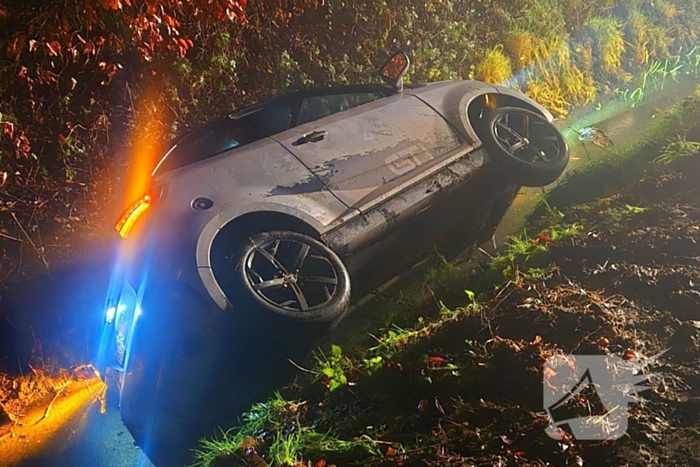 Bestuurder van 45-kilometerwagen eindigt in sloot